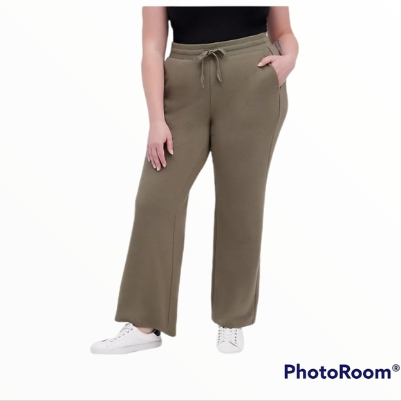 torrid Pants - 𝅺TORRID green ultra soft fleece sweat pants size 1